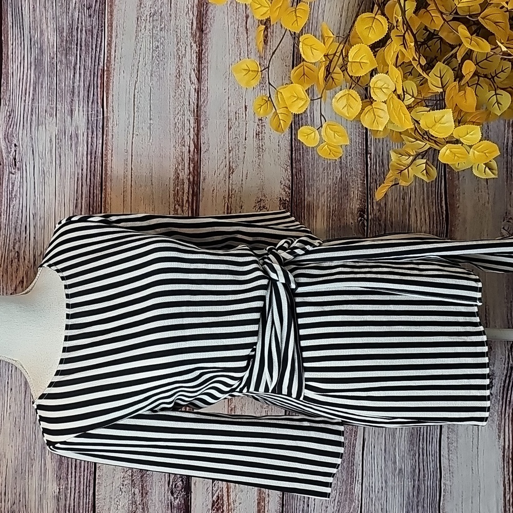 ALINA BLACK AND WHITE STRIPED 3/4 SLEEVE TIE FRONT PULLOVER BLOUSE TOP
